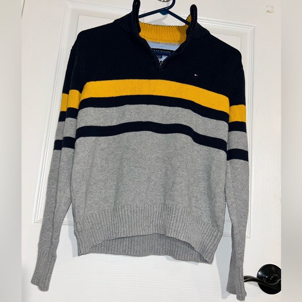 Tommy Hilfiger color blockish quarter zip. 🌼🦜
